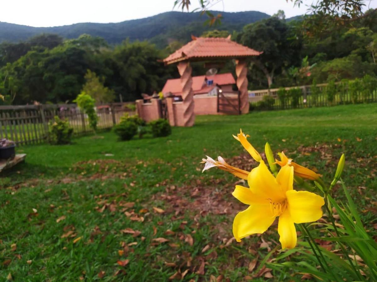 Recanto Das Flores São Tomé das Letras Bagian luar foto