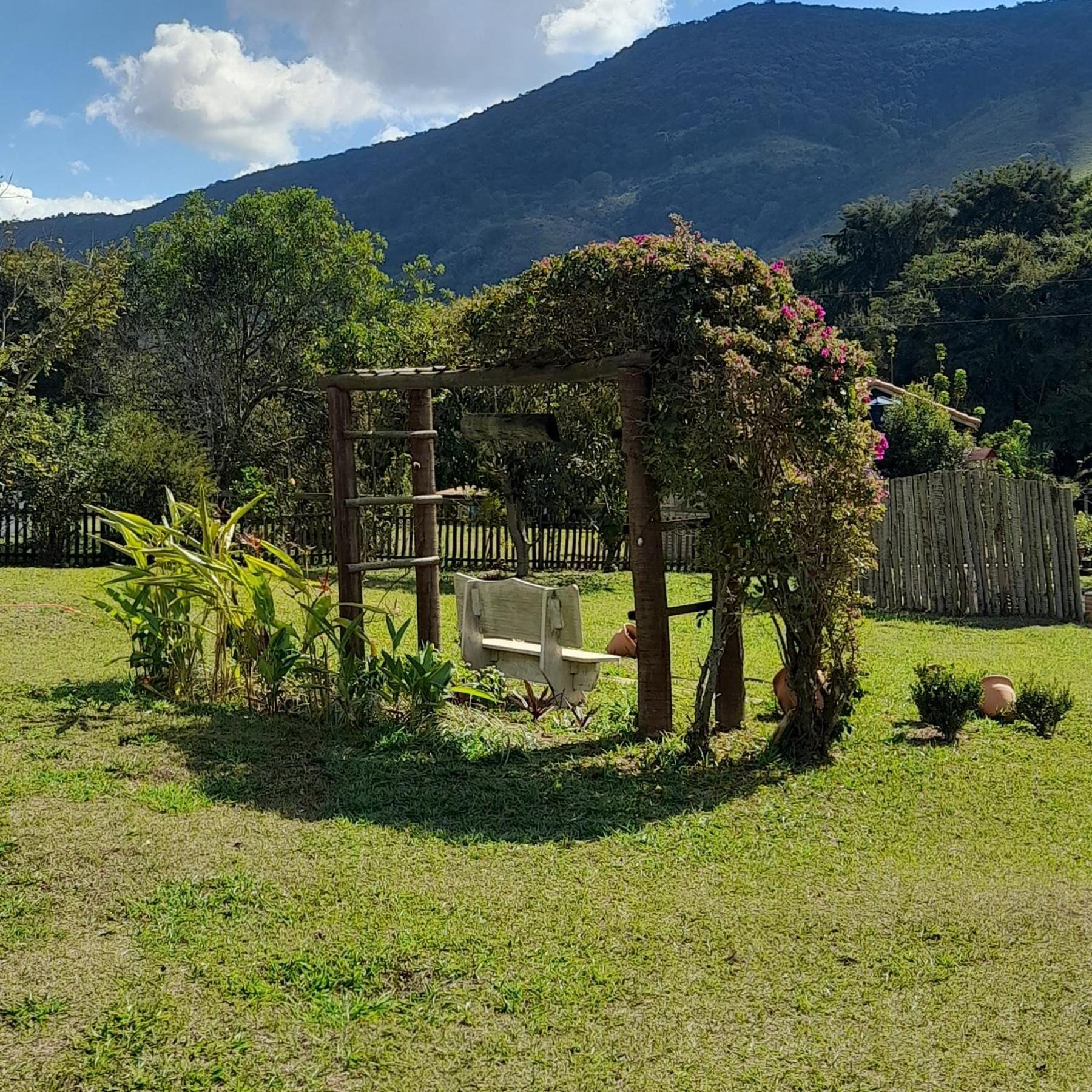 Recanto Das Flores São Tomé das Letras Bagian luar foto